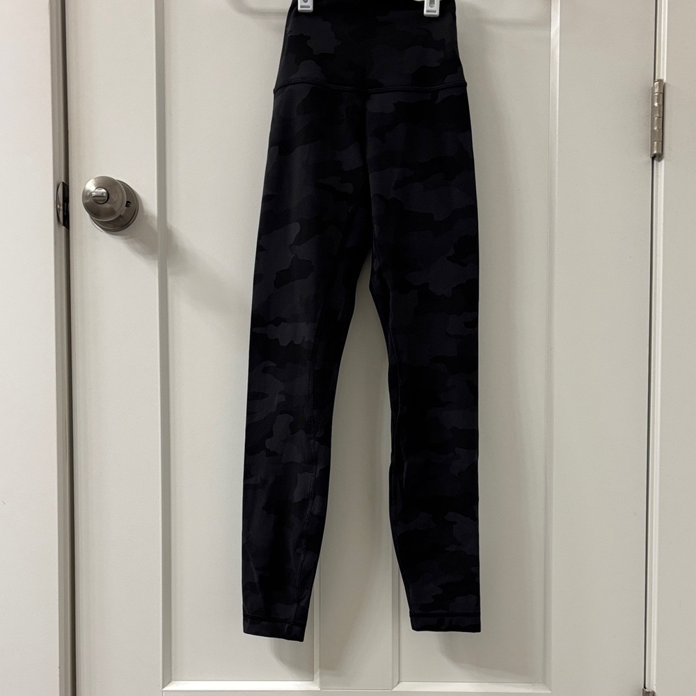 Lululemon Athletica Black Camouflage Leggings size 4 25”